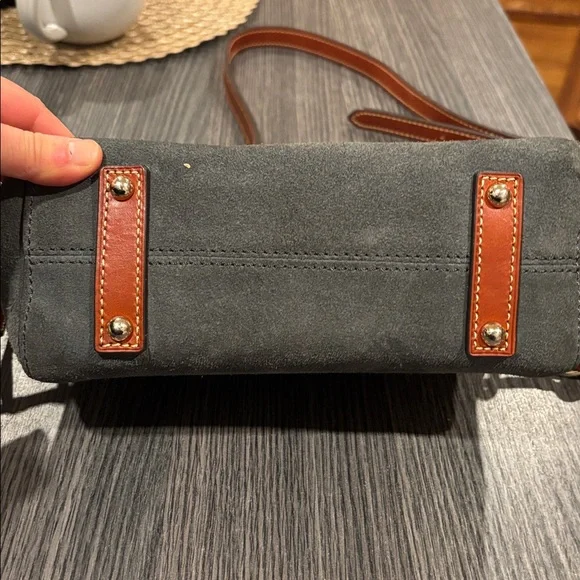 NWOT dooney and Burke crossbody - Picture 3 of 4